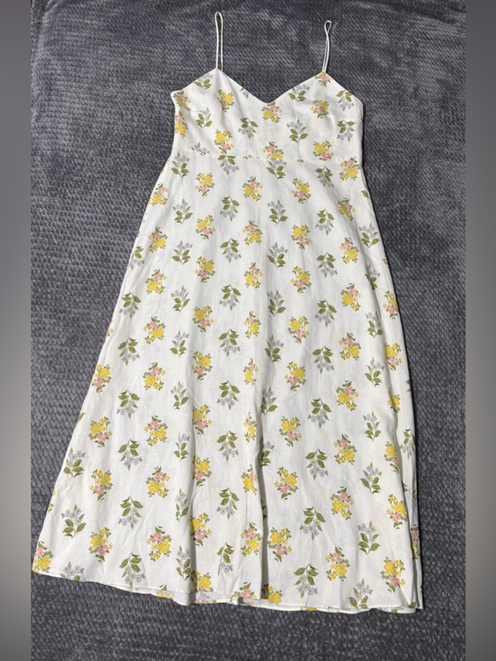 Zara Cream Floral V-neck, back zip closure. Maxi Dress with Yellow Blooms SizeXL - Picture 3 of 8